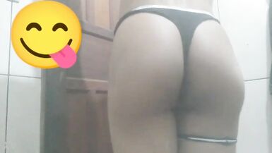 Kailane cdzinha rebolando de fio dental socada com persex na perna