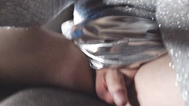 Mikaela Lilyskin drinks own pee - 8 image