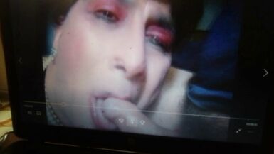 La vacca sottomessa al cazzo maturo