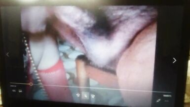 La vacca sottomessa al cazzo maturo