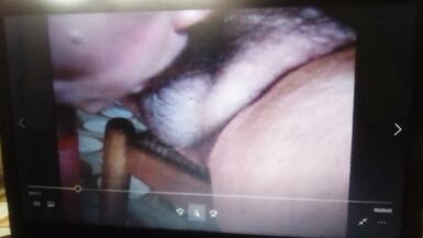 La vacca sottomessa al cazzo maturo