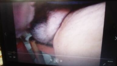 La vacca sottomessa al cazzo maturo