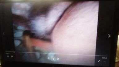 La vacca sottomessa al cazzo maturo