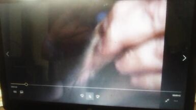 La vacca sottomessa al cazzo maturo