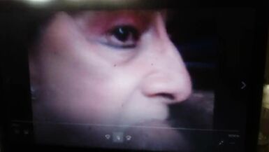 La vacca sottomessa al cazzo maturo