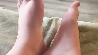 cutie shows off her legs - 13 image