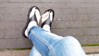 public crossdressing - showing sexy feet