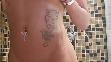 got horny in the shower on vacation - 1 image