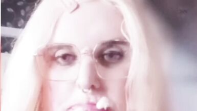 Ts whore Stefanie smoking a 120mm cigarette - 4 image