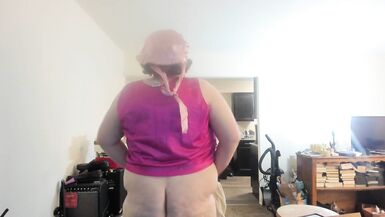 Molly is shaking her booty showing off her butthole while twerking smacking her booty - 3 image