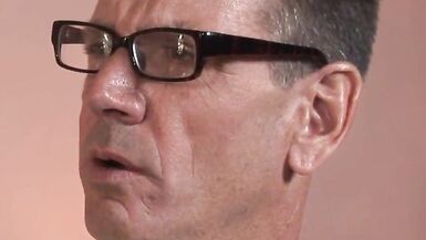 Amazingly thick Paris Pirelli does some quality shemale anal - 5 image