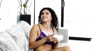 TRANS ANGELS - Hot Roommates Jessica Foxx & Alisia Rae Turn Their Argument Into A Steamy Fuck - 4 image