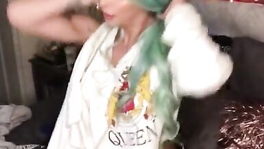 Majestic Trans Girl - Awesome Cumshot. - 2 image