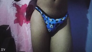 Cdzinha putinha rabuda rebolando de calcinha - 10 image