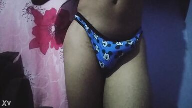 Cdzinha putinha rabuda rebolando de calcinha - 12 image