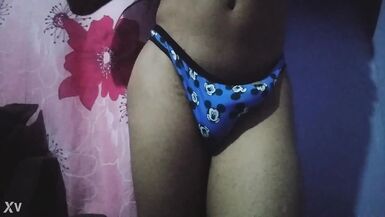 Cdzinha putinha rabuda rebolando de calcinha - 13 image