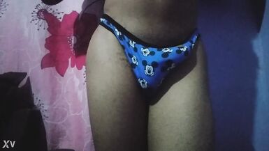 Cdzinha putinha rabuda rebolando de calcinha - 3 image