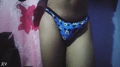 Cdzinha putinha rabuda rebolando de calcinha