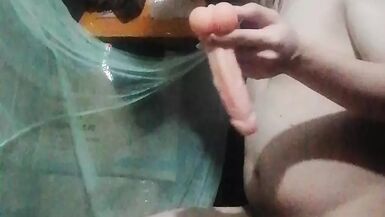 Jakol naman ang ginagawa ni reyna kasi wala ng ibang gagawin sa bahay - 1 image