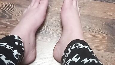 Gorgeous legs and toes - 10 image