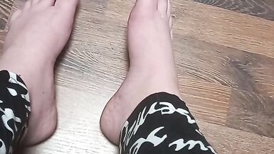 Gorgeous legs and toes - 13 image