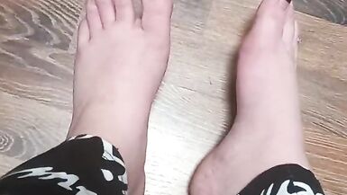 Gorgeous legs and toes - 8 image