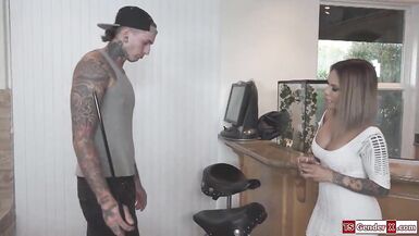 Stepson anal fucks busty trans TS Foxxy - 3 image