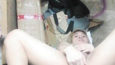 Nag jakol ang reyna na nag iisa nalang palagi sa kwarto - 2 image