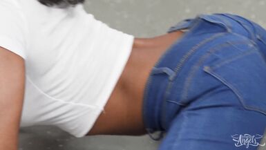 Bombshell Emma Rose Drops By The Beauty Salon & Captures The Attention Of Naughty Demi Sutra - TRANS ANGELS - 5 image