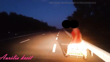 Flashing on N7 road in front of road sign "uneven road". Red Tail plug