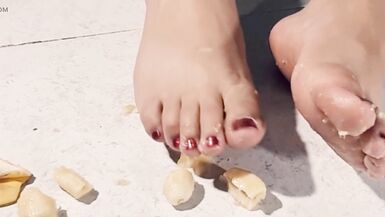 Smashing a banana with my feet and ejaculating watching porn - 10 image