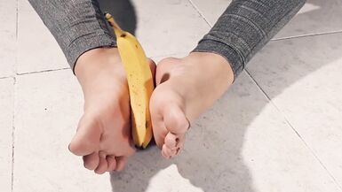 Smashing a banana with my feet and ejaculating watching porn - 4 image
