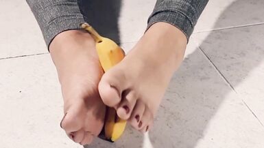 Smashing a banana with my feet and ejaculating watching porn - 5 image