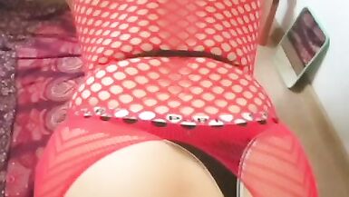 Big ass ts Tina plays with her dildo - 13 image