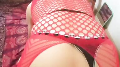 Big ass ts Tina plays with her dildo - 14 image