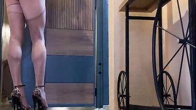 I seduced the delivery boy - 11 image