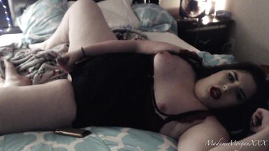 BBW Shemale Playing with Herself Till She Cums!! - 3 image