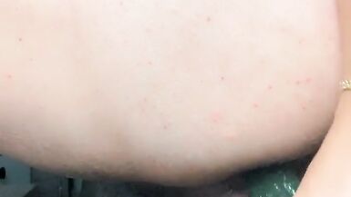 qeen transMaram play with cucumber