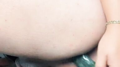 qeen transMaram play with cucumber