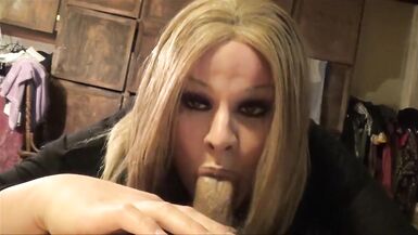 BBW Shemale Uses Inexperienceder Guy For Plaesure - 6 image