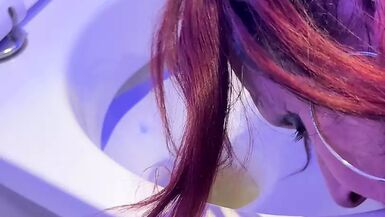 Toilet Cleaning Slut - 1 image