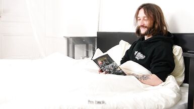 French amateur couple romantic sex after work with a MANWANd EVO toy from MANWAN - 1 image