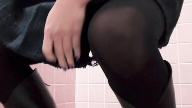 Mitsuha who was secretly photographed while using the toilet - 5 image