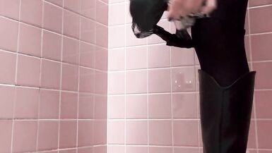 Mitsuha who was secretly photographed while using the toilet - 7 image