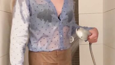 Chelsea spills milkshake and rides dildo in shower - 10 image