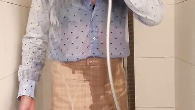 Chelsea spills milkshake and rides dildo in shower - 4 image