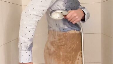 Chelsea spills milkshake and rides dildo in shower - 5 image