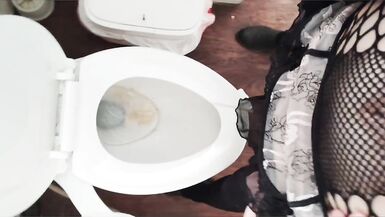 Berrybutt Pissing Again