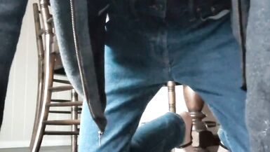 Berrybutt Pissing Again