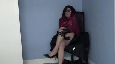 Playing in Leather and High Heels - 6 image